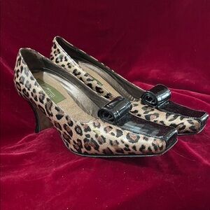 Elegant Italian- made Leopard Print Heels with Black Trim